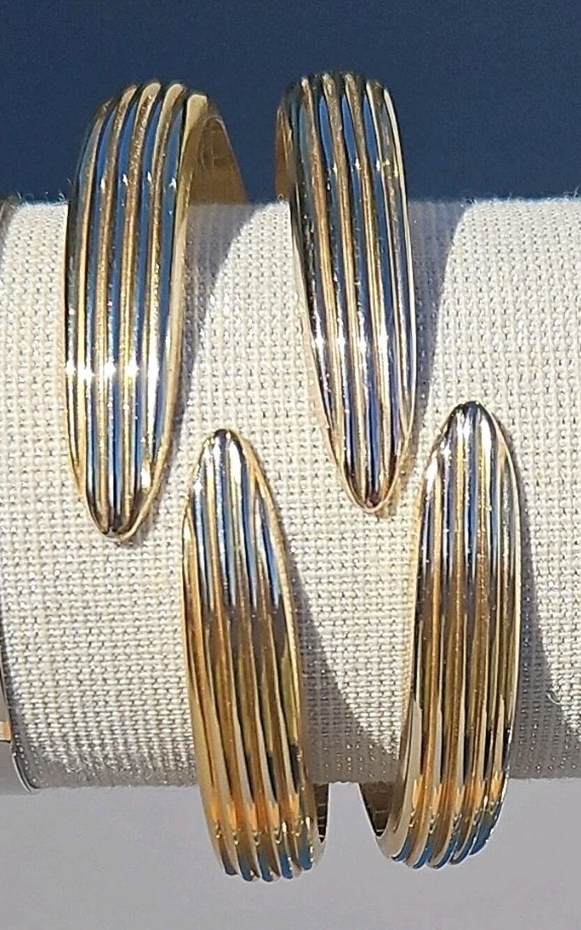 Vintage Gold Tone Hinged Cuff Grooved Design